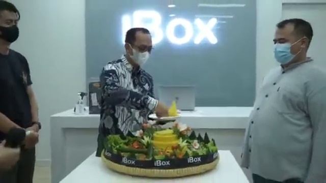 Peresmian I Box Tasikmalaya #ibox #iphone #tasikmalaya #malasia #mallasiatasikmalaya #apple смотреть онлайн