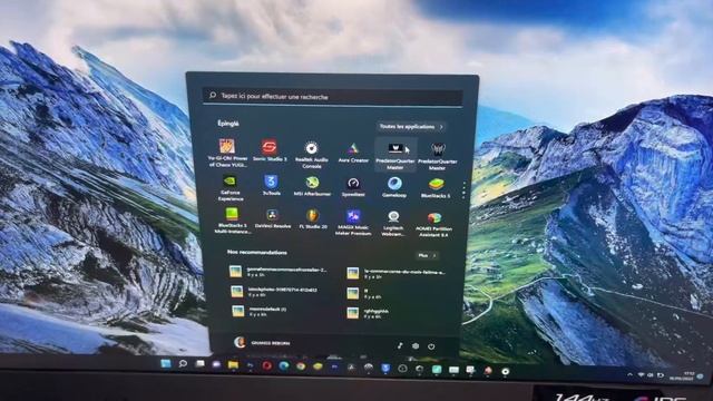 What's on my Asus ROG Strix G17 in May 2022 - Windows 11 Pro смотреть онлайн