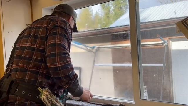 Cleaning dirty shop windows.. never cleaned even once in over 10 years смотреть онлайн