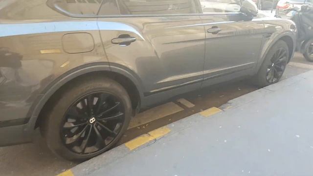 Bentley Bentayga V8 550 HP In PAris France