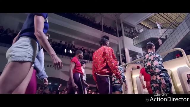 Stromae - On la croirait (version coupé de Défilé) смотреть онлайн