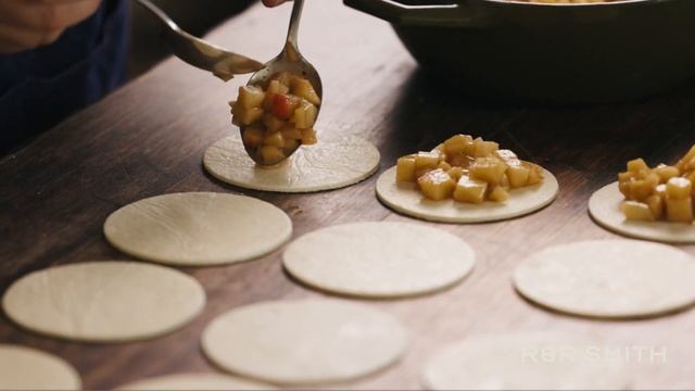 Apple Hand Pies смотреть онлайн
