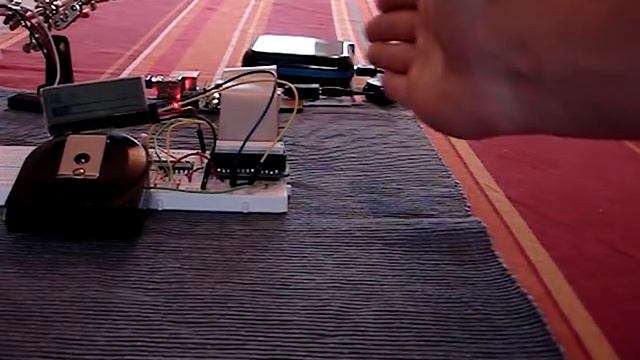 Raspberry Pi distance measuring sensor with LCD output demonstration смотреть онлайн