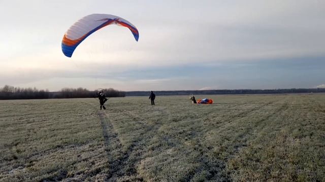 Взлёт на параплане. #paraplan #fly #paragliders #motoparaplan #ppg #параплан #полеты #небо смотреть онлайн