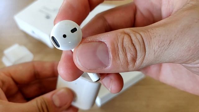 AirPods 2 - wireless charging case смотреть онлайн
