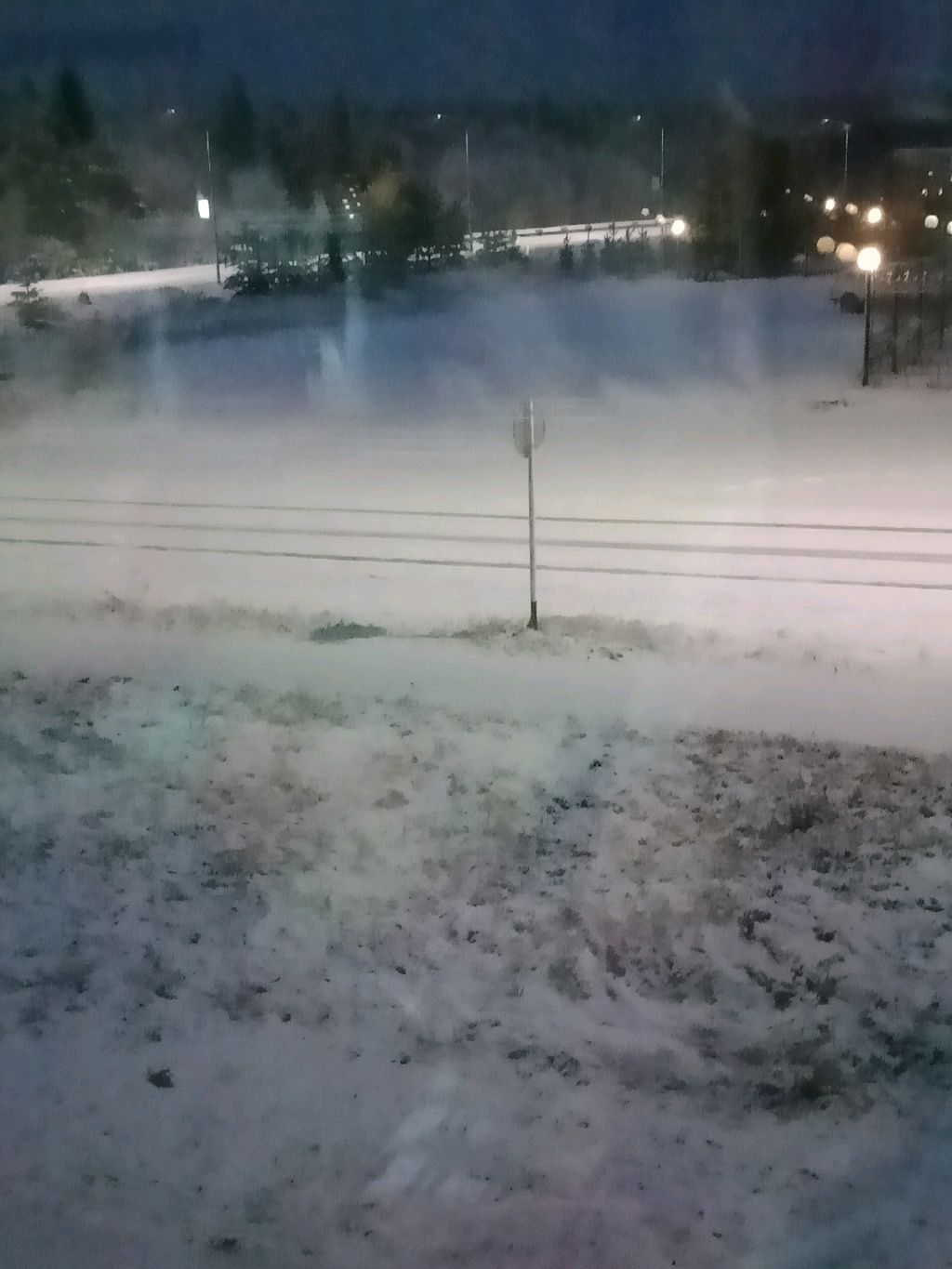 С добрым утречком, а у нас снег ❄ идет со вчерашнего вечера 23.10.2024г смотреть онлайн