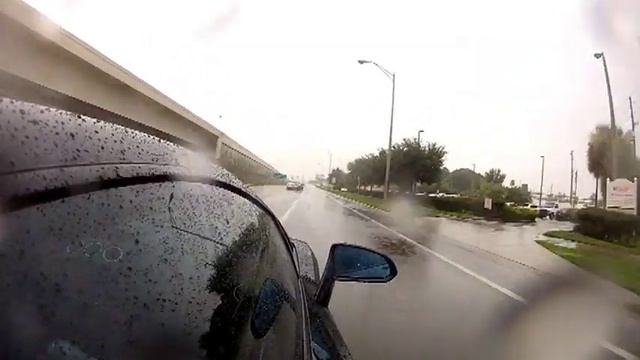 Driving around the 2004 Lamborghini Gallardo смотреть онлайн