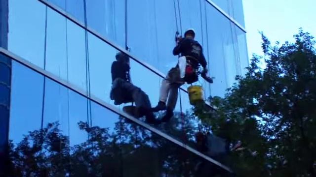 High Rise Window Cleaning on Riverside Quay, Melbourne смотреть онлайн