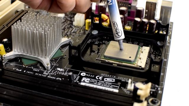 Intel vs AMD S1E3 - P4 vs XP 3200+ GeForce 6800 GT and 875 chipset смотреть онлайн