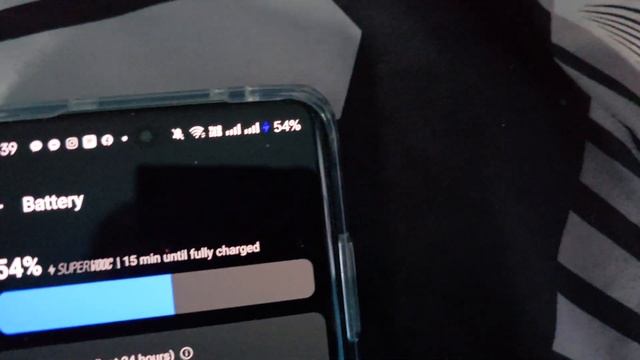 How Fast The OnePlus 12 Charges From 0 to 100 Percent (8K Video) смотреть онлайн