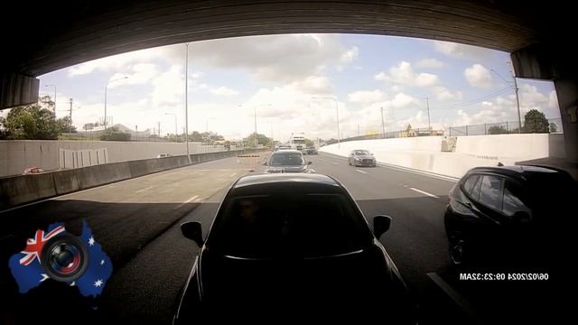 Aussiecams - Eyes on the road and this incident is easily avoidable! QLD смотреть онлайн