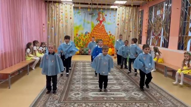 Осенний праздник. Танец "Тучки" смотреть онлайн