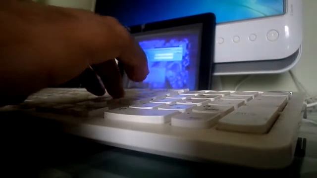 Windows 7 Vs Windows 95 Boot Up Test смотреть онлайн