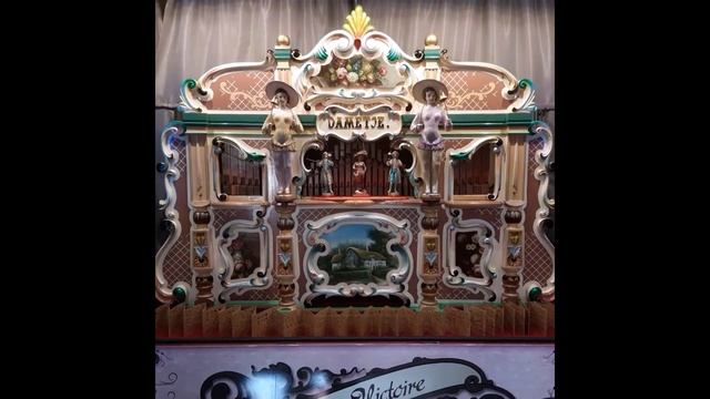 Folies Bergères смотреть онлайн
