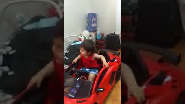 El crack de un añito bailando en su Lamborghini. смотреть онлайн