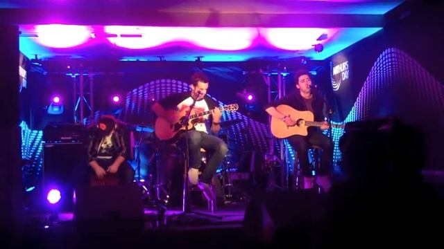 Bressie - Please Don't Break My Android Heart - acoustic version смотреть онлайн