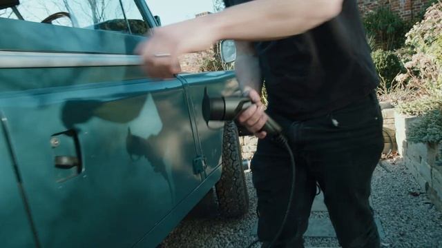 How to charge EV Land Rover classic смотреть онлайн