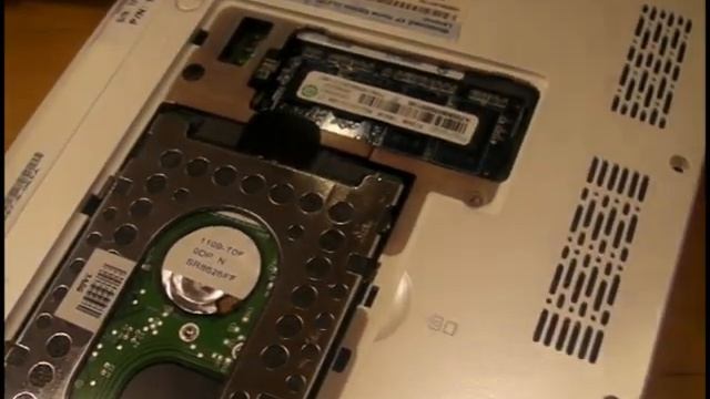 A Look at the Lenovo S10's insides смотреть онлайн
