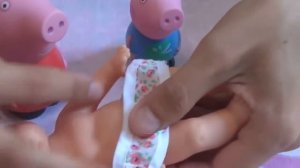 КУКЛА у доктора УКОЛ КЛИЗМА свинка ПЕППА доктор ЗОМБИ играем в дочки матери Мультик с кукл