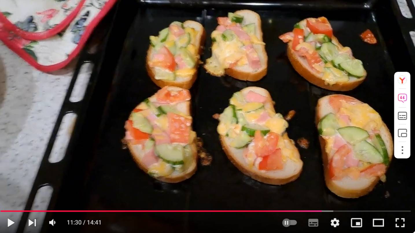 Горячие бутерброды и печенье с яблоками