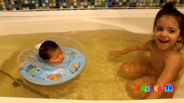 АМИНА ВСТРЕЧАЕТСЯ С БРАТИКОМ АМИН-AMINA MEETS WITH HER LITTLE BROTHER