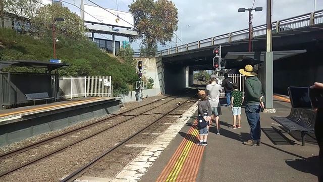 Steamrail’s Moorabbin Bayside Shuttles runs ft. A2 986 & K153 on the Frankston line смотреть онлайн