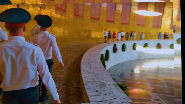 Смена Почётного Караула в Пантеоне Славы, Мамаев Курган, Волгоград, 26 августа 2022 года 17:00 часо смотреть онлайн