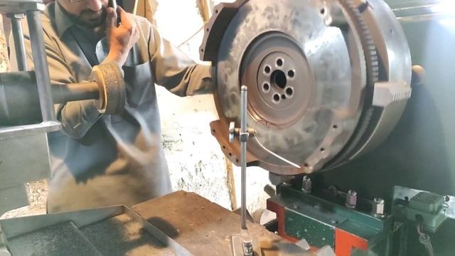 Repairing Cracked Flywheeel Of Semi Truck Engine Flywheel Rebuild || Clutch Finger Setting ||