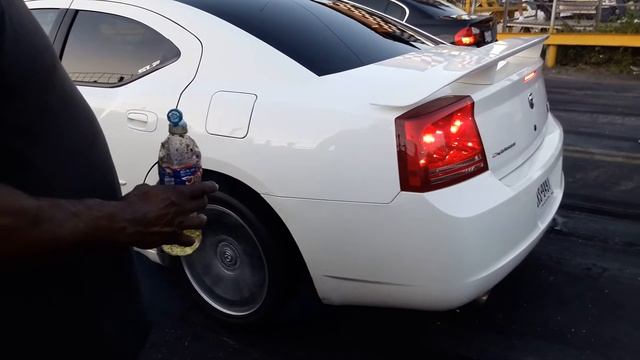 Dodge Charger vs BMW 355i Twin turbo смотреть онлайн