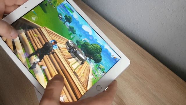 Ipad 2018 Fortnite gameplay ( Ipad 6th generation) смотреть онлайн