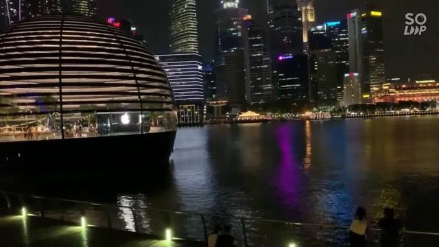 APPLE STORE MARINA BAY SANDS SINGAPORE VIEW AT NIGHT/FIRST APPLE STORE FLOATING IN THE WORLD смотреть онлайн