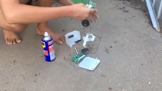 Gaz Fixes An iPod Radio Dock смотреть онлайн