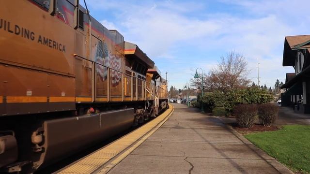 Last trains of 2020 FT: CP ACU, EX MAC, CSX, BC rail, Union Pacific Derailment, and UP SD60. смотреть онлайн