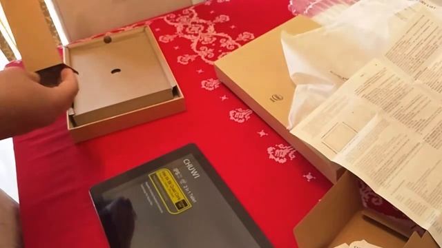 Unboxing and first boot of Chuwi Hi10 Plus смотреть онлайн