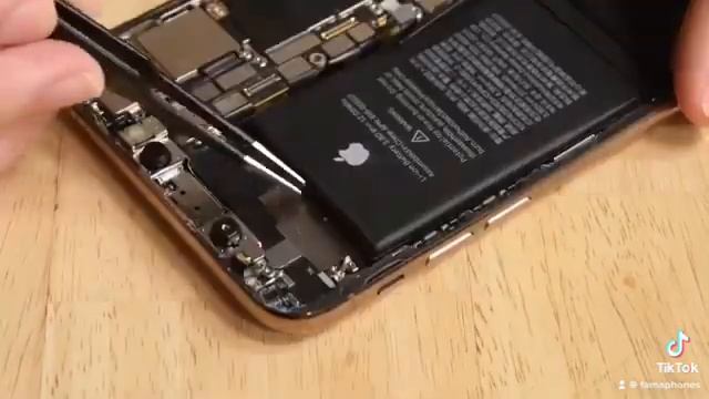 How To Repair IPhone XS Max Battery In Two Minutes #iphone #repair #foryou #fyp #subscribe ￼