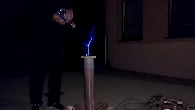 Teslův transformátor Tesla Coil смотреть онлайн