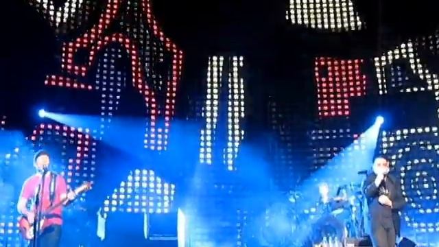 "Window In The Skies" (Live) - U2 Tokyo 3 - Saitama Super Arena, Japan - December 4, 2006 смотреть онлайн