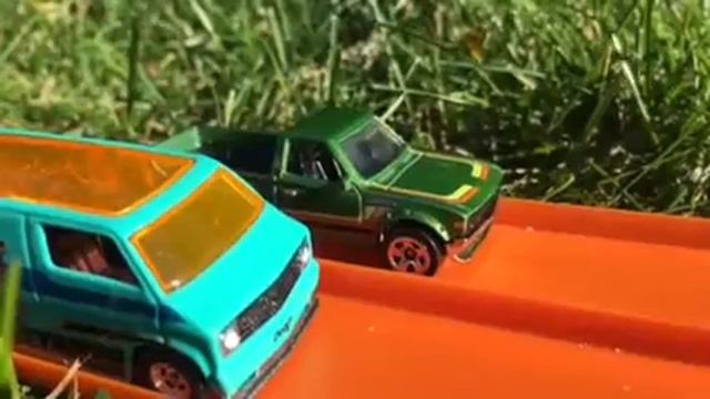 Hot Wheels Custom '77 Scooby-Doo Dodge Van смотреть онлайн