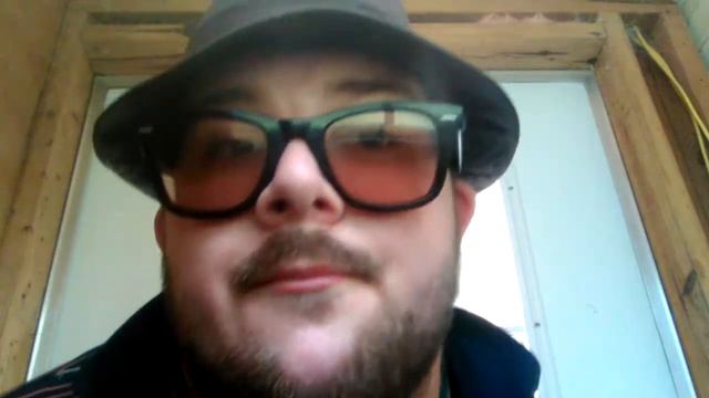 Guy in RayBan wayfarers glasses and fedora with his hands cuffed behind his back смотреть онлайн