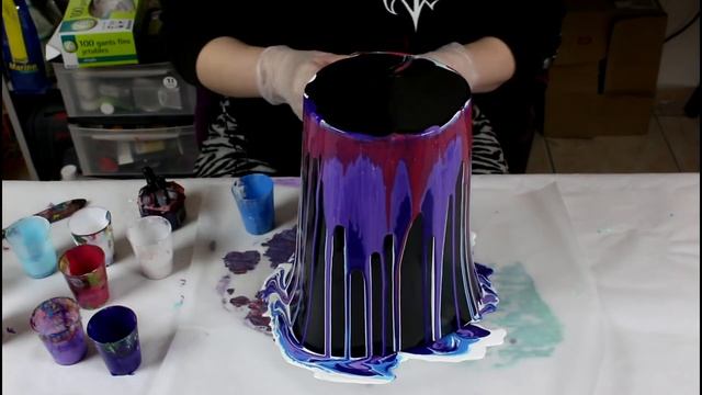 Painting On Everything Ep.7 - I Pour On A Small Trash can! смотреть онлайн