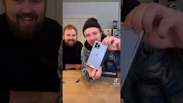 Егор Крид распаковает айфон 13 смотреть онлайн