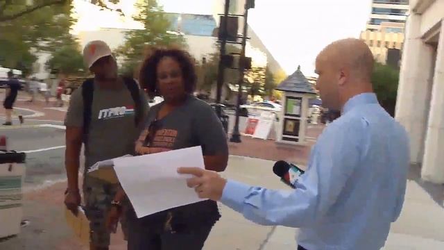 Help us find Jaguars fan Roberta смотреть онлайн