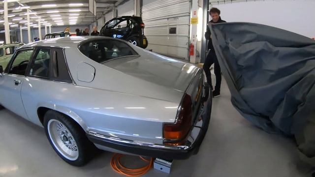 Jaguar XJS by New Electric смотреть онлайн