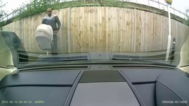 This guy keys a 150.000$ Aston Martin V8 Vantage! смотреть онлайн