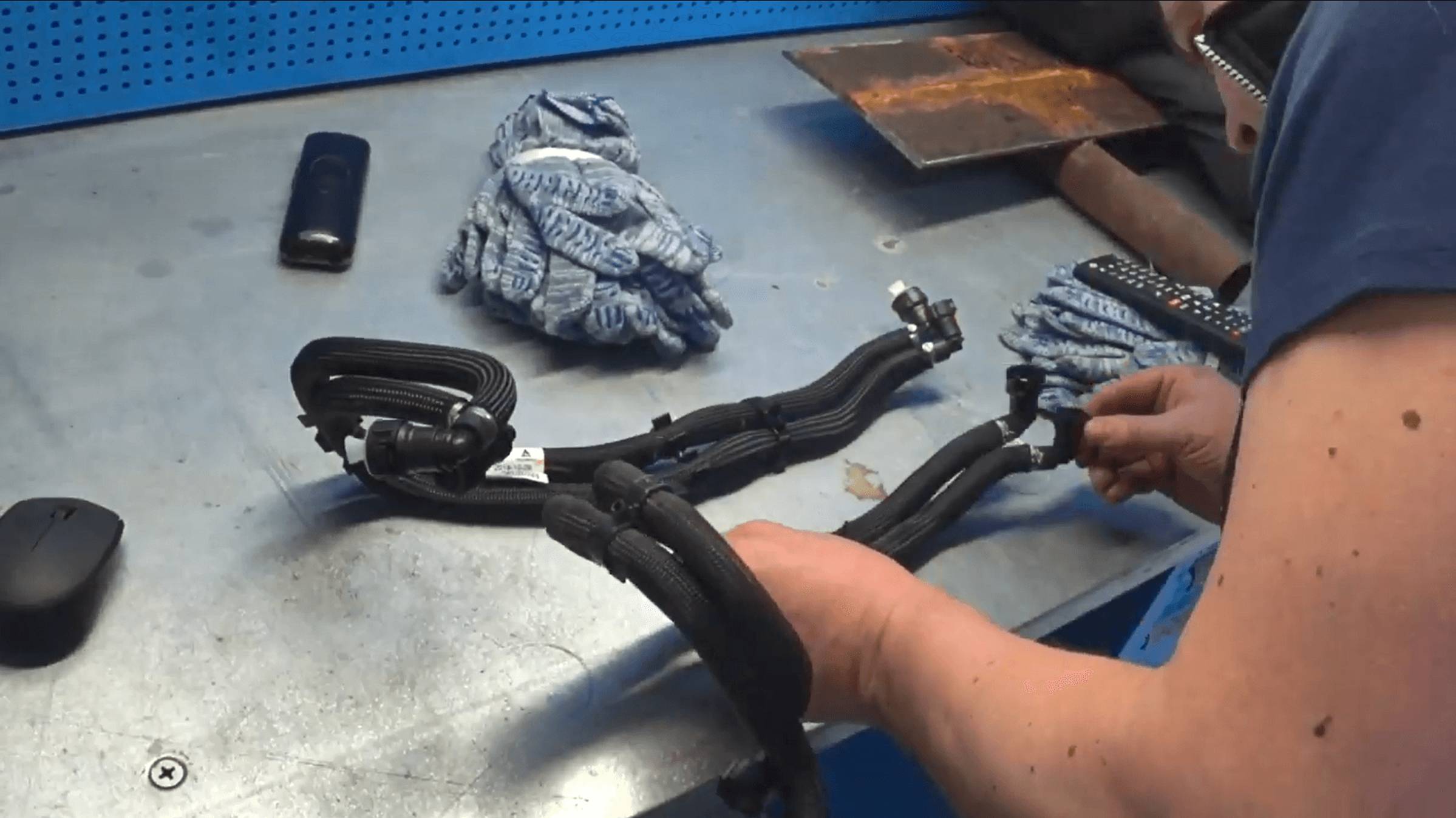 Рендж Ровер Спорт L494 с 3.0 TD. Гул в салоне. Замена топливных трубок. смотреть онлайн