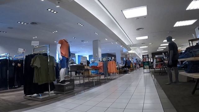 Hudson's Bay Department store at Yorkdale Mall | Window Shopping смотреть онлайн