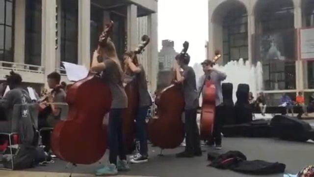 Rosin-Eating Zombies at Lincoln Center смотреть онлайн