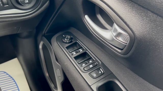 Jeep Renegade 1.6 M-JET Longitude 5dr 118 BHP смотреть онлайн