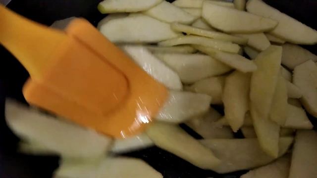 Do you have 2 apples at home? Try to make the best dessert of my childhood! смотреть онлайн