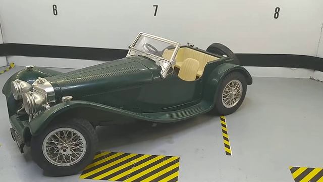 Présentation: Jaguar SS100 1/18 Bburago смотреть онлайн